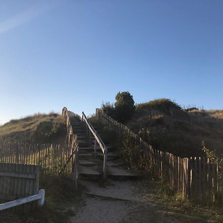 Le Petit Navire - Acces Direct Plage Кабур Екстериор снимка